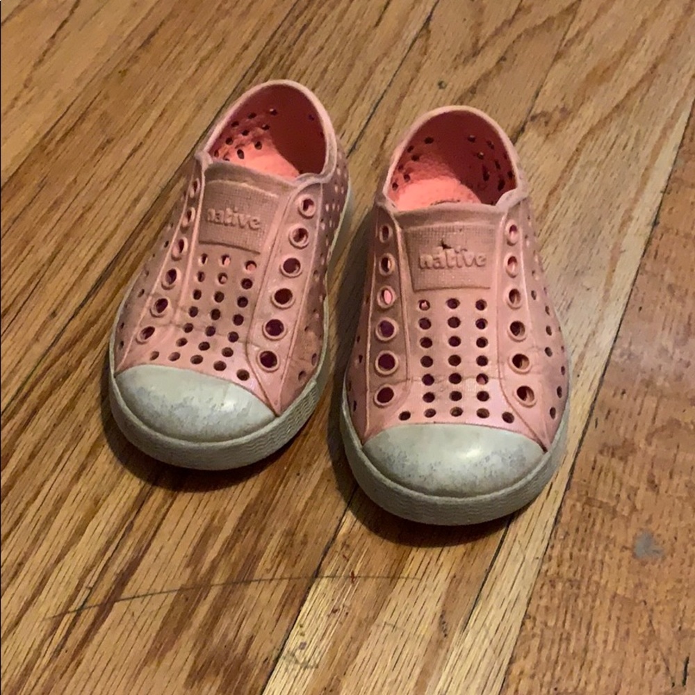 Well loved pale pink shimmery natives C5